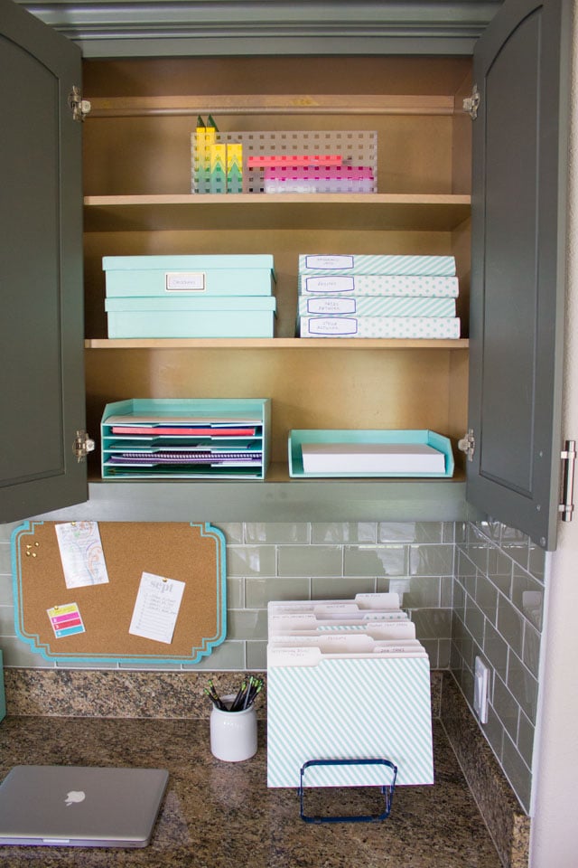 Easy DIY Hacks to Organize Your Paper Clutter - Paper Clutter, diy organization projects, DIY Organization Ideas, diy organization hacks, DIY Hacks to Organize Your Paper Clutter