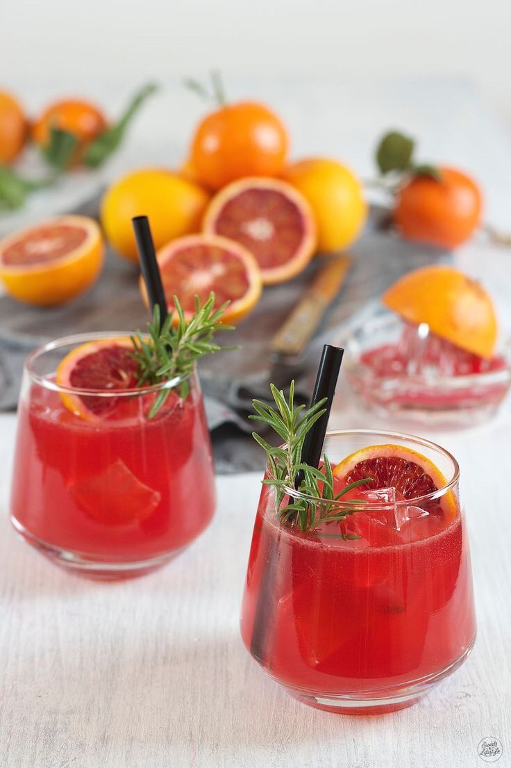 21 Best Gin Cocktails You Must Try - Winter Cocktails recipes, New Year Cocktails, Holiday Cocktails, Gin Cocktails, Gin Cocktail recipes, Cocktails