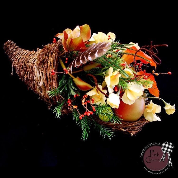 14 Easy DIY Thanksgiving Centerpieces for Your Holiday Table - DIY Thanksgiving Decorating Ideas, DIY Thanksgiving Centerpieces, DIY Thanksgiving Centerpiece Ideas, DIY Thanksgiving Centerpiece, DIY Thanksgiving