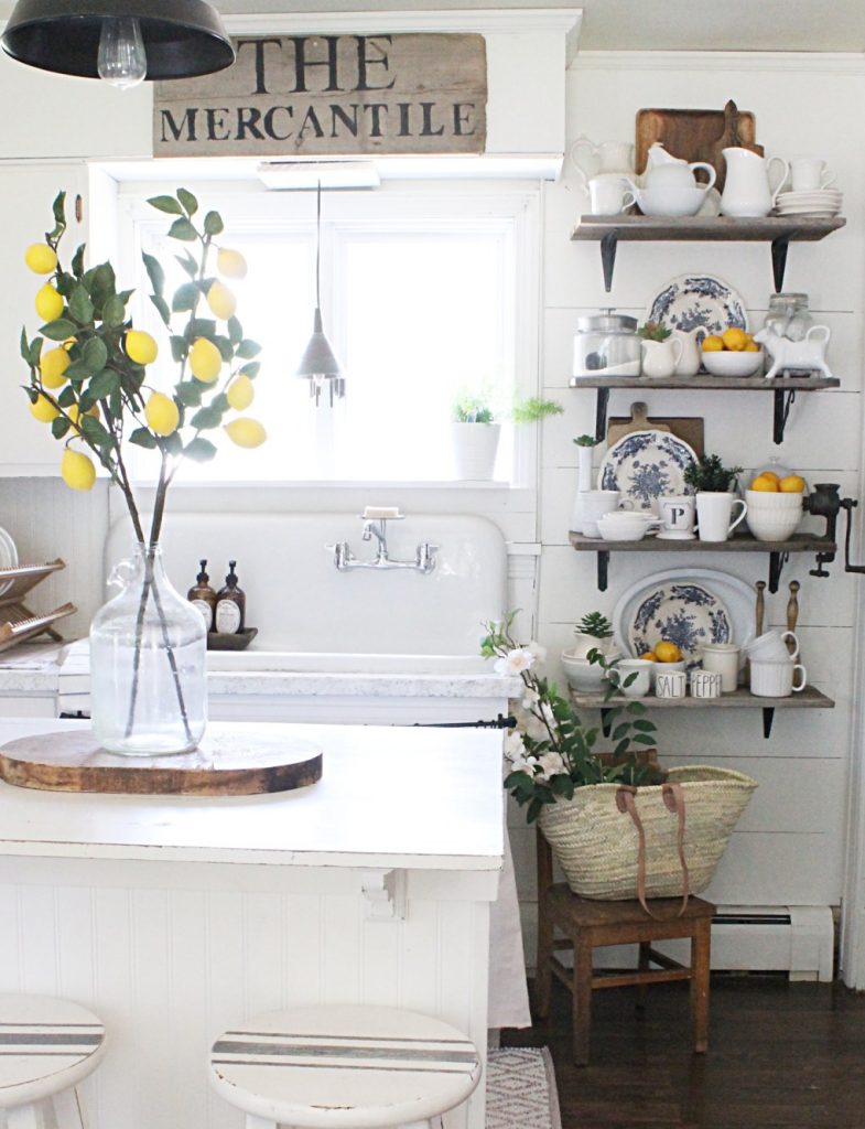 In love with this farmhouse kitchen! Adore the lemon kitchen home decor pops! Fill bowls and jars with lemons to spruce up your kitchen!