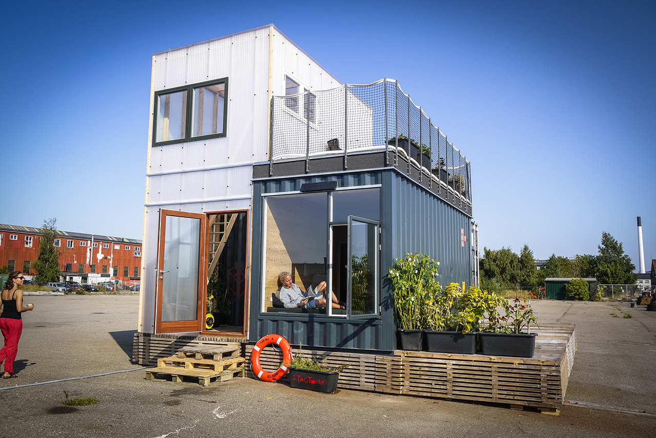 shipping-container-homes-13