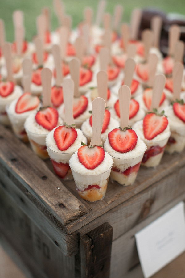 single serve strawberry dessert cups | 25+ Oscar Party Ideas