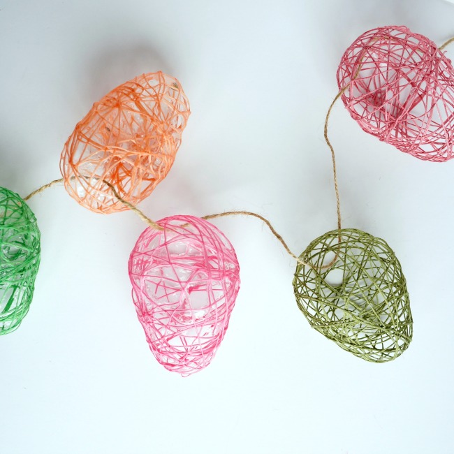 DIT string Easter egg garland, such a fun spring decor craft idea! #easteregg #springdecor #eastercraft #stringart #colorfulgarland #diygarland #eastergarland