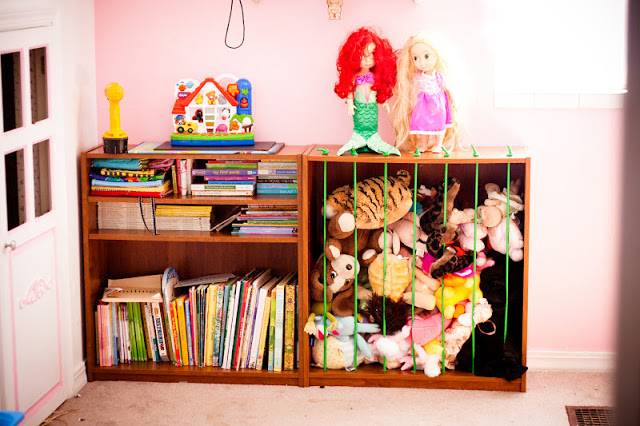 20+ Creative DIY Ways to Organize and Store Stuffed Animal Toys --> Use Bookshelf and Bungee Cords to Build Stuffed Animal Zoo