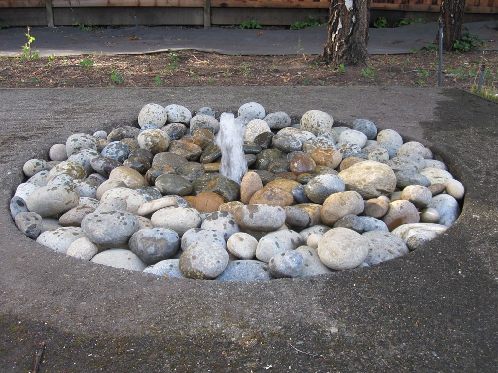 40+ Creative DIY Water Features For Your Garden --> DIY Disappearing Water Fountain