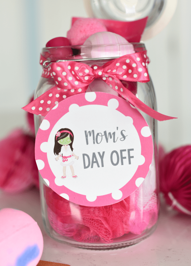 are you looking for the perfect personalized DIY gift for Mom this year? Here are over 50 super thoughtful and creative Mother's Day Gifts In a Jar that are the perfect way to make Mom feel extra special. #diymothersdaygift #giftsinajar #diygiftsinajar #giftsinajarformothersday #cuteDIYmothersdaygifts #giftsinajarDIY #giftsinajarforwomen #giftsinajarunique #giftsformothersdaydiy