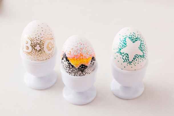 Easter Eggs Decor 2020: 15 Creative Easter Egg Decorating Ideas to Try This Year (Part 5) - diy Easter eggs decoration, DIY Easter Egg Decorating Ideas, DIY Easter Egg
