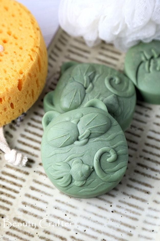 Soap Recipes DIY - French Green Clay Soap - DIY Soap Recipe Ideas - Best Soap Tutorials for Soap Making Without Lye - Easy Cold Process Melt and Pour Tips for Beginners - Crockpot, Essential Oils, Homemade Natural Soaps and Products - Creative Crafts and DIY for Teens, Kids and Adults http://diyprojectsforteens.com/cool-soap-recipes