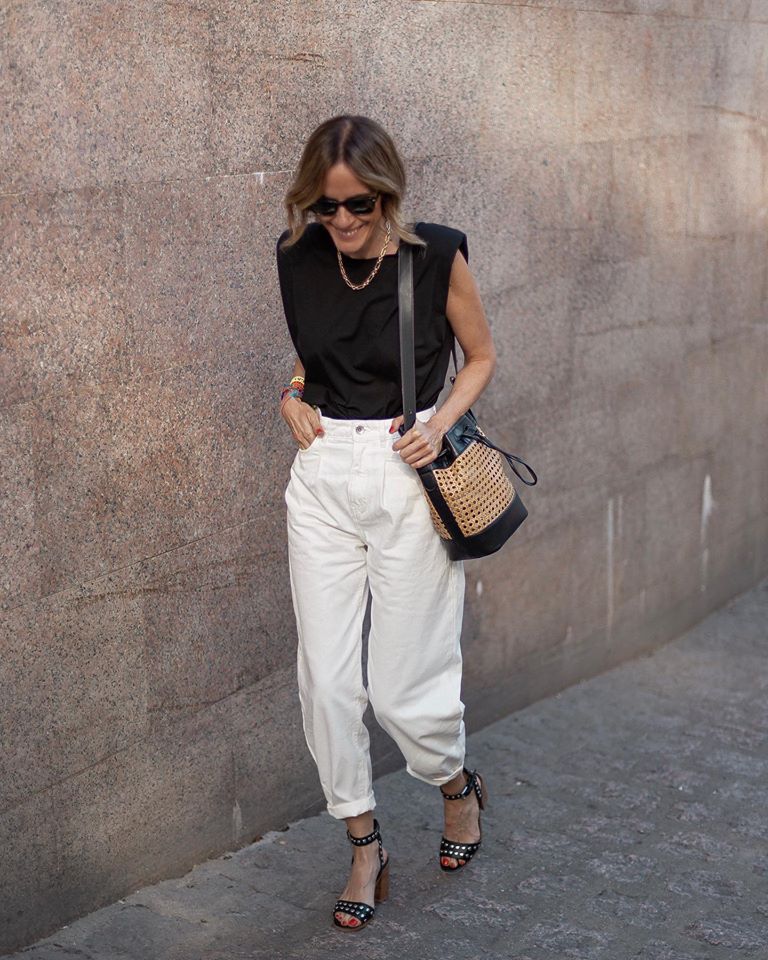 13 Ways to Look Feminine in Baggy Jeans