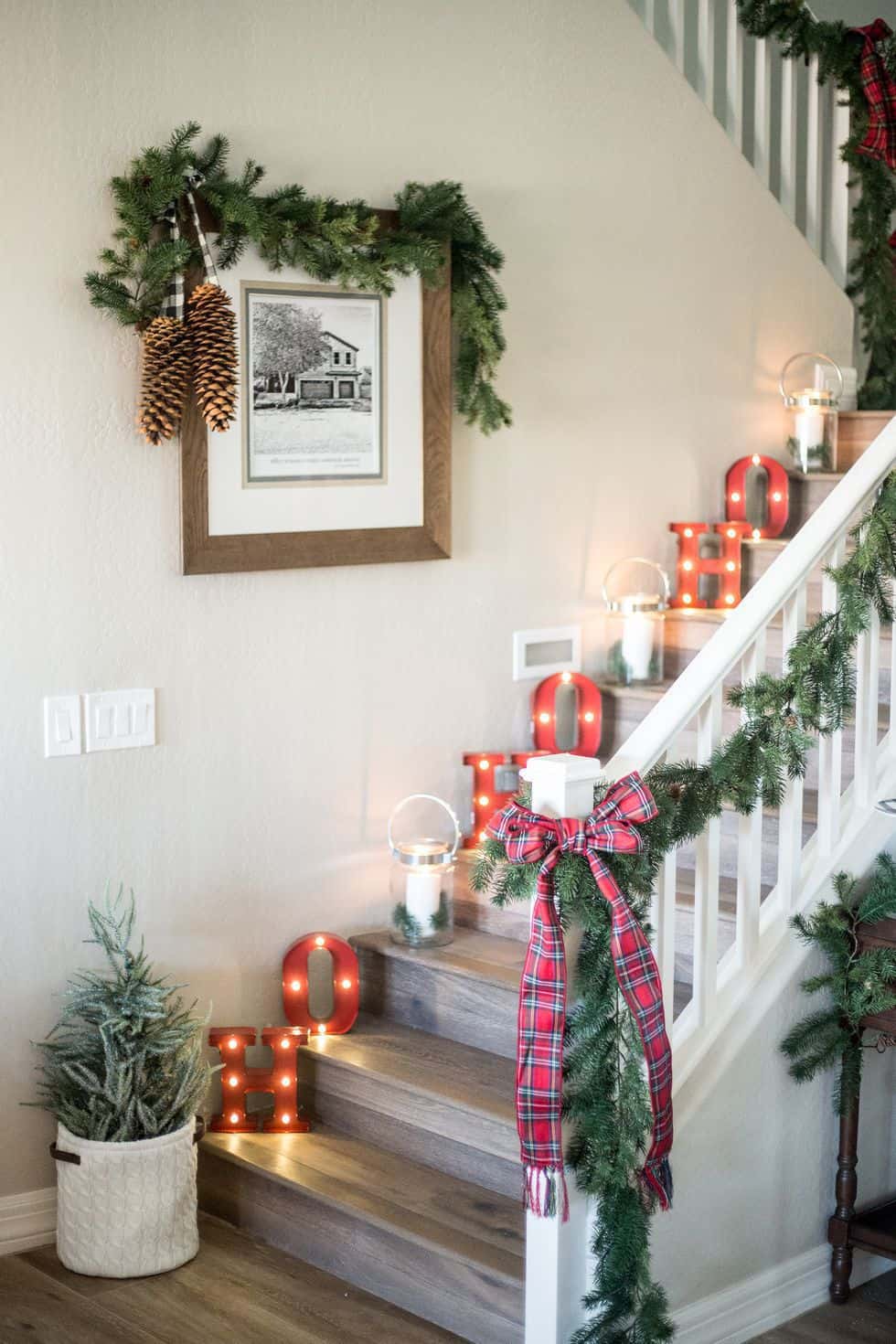 DIY Festive Christmas Wall Decor Ideas that will Instantly Get You into