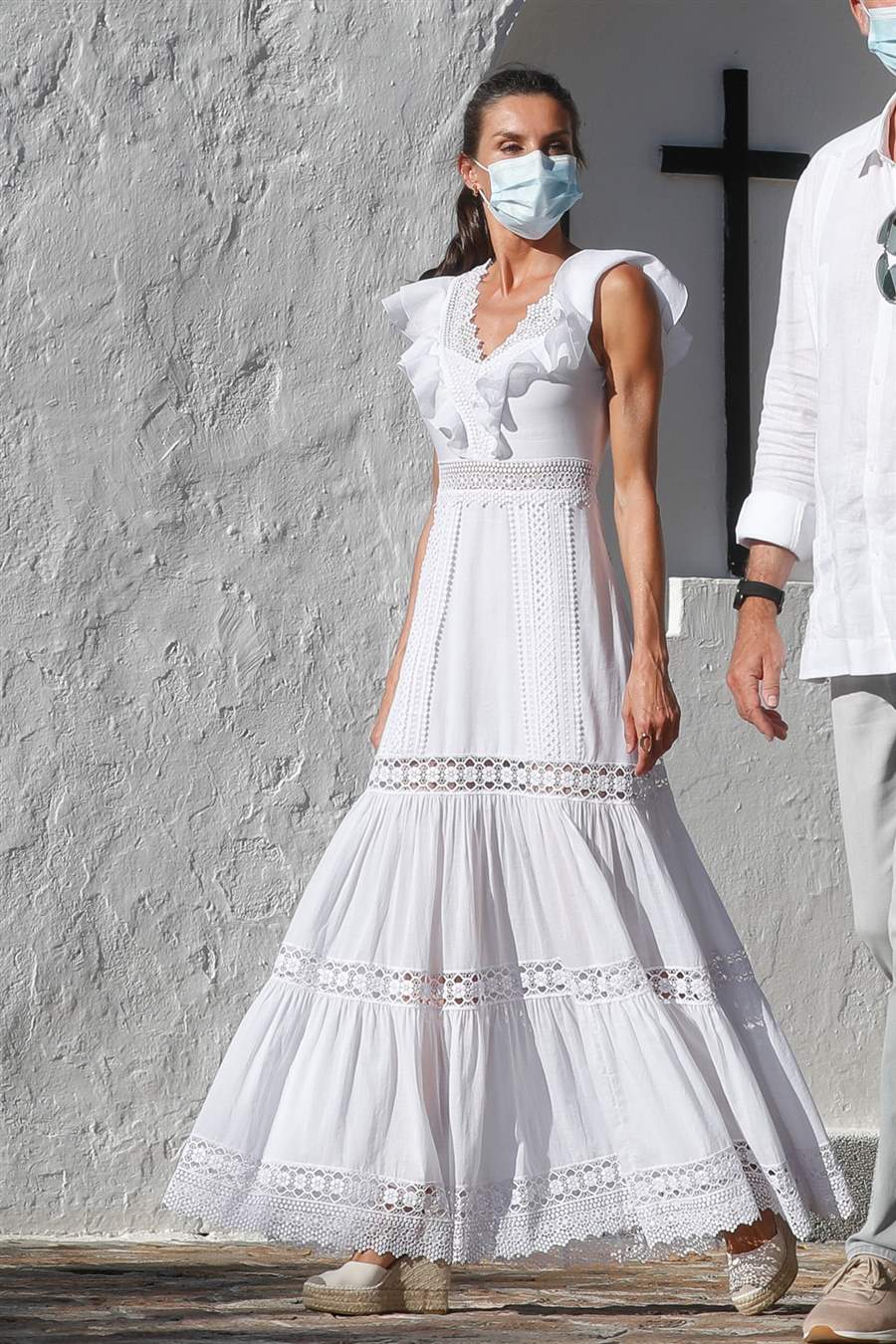 queen letizia white dress