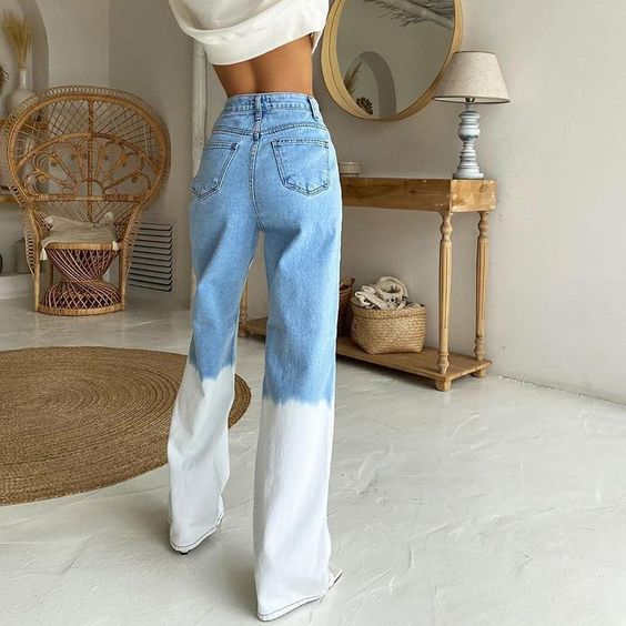 The Two-Tone Women's Jeans Trend That Will Sweep Your Attention Away ...