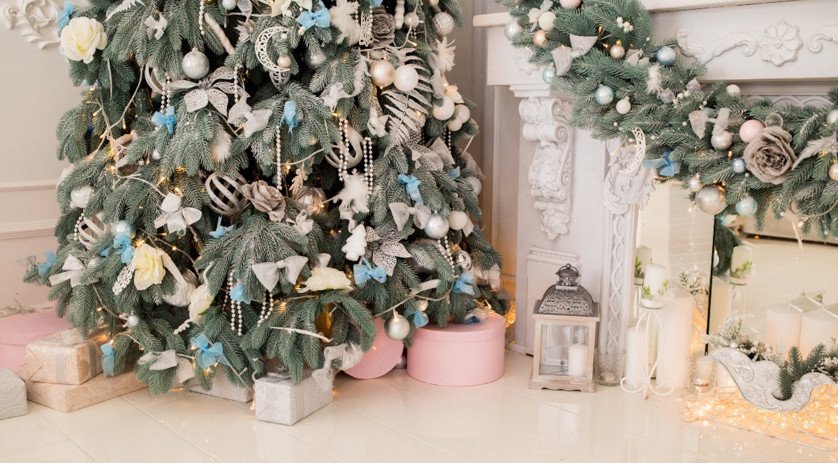 17 Festive Christmas Tree Decorating Ideas To Inspire You