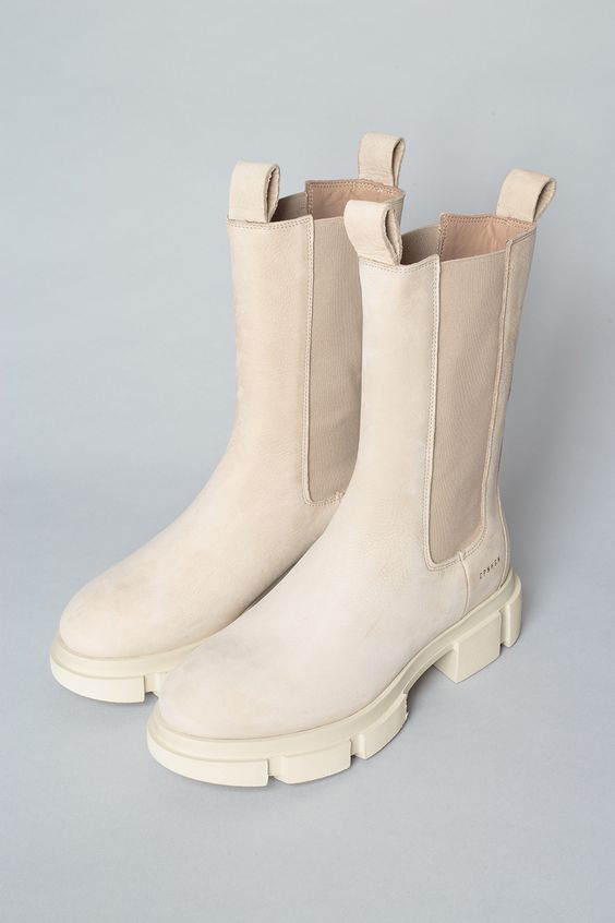 Stylish and Trendy Boots for Autumn 2022
