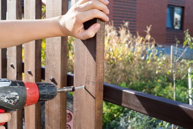 6 Reasons to Employee Fencing Contractors for Your Installation - outdoor, garden, fence, backyard