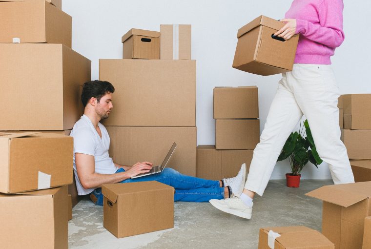 5 Tips to Make Your Long-Distance Move Stress Free - stress free, professional movers, packing, organized, moving, clutter