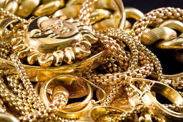 Is Bold Gold the New Black? - sustainable fashion jewelry, statement jewelry 2024, personal style jewelry, oversized necklaces, mixing and matching jewelry, eye-catching jewelry, chunky gold accessories, bold jewelry trends, bold gold jewelry, bold fashion accessories