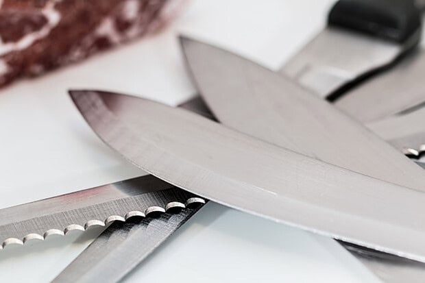 The Importance of Blade Thickness in Kitchen Knife Performance - knife performance factors, kitchen knife thickness, choosing kitchen knives, blade thickness impact, best kitchen knives